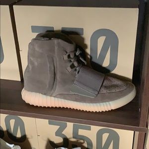 Yeezzy 750 caramel